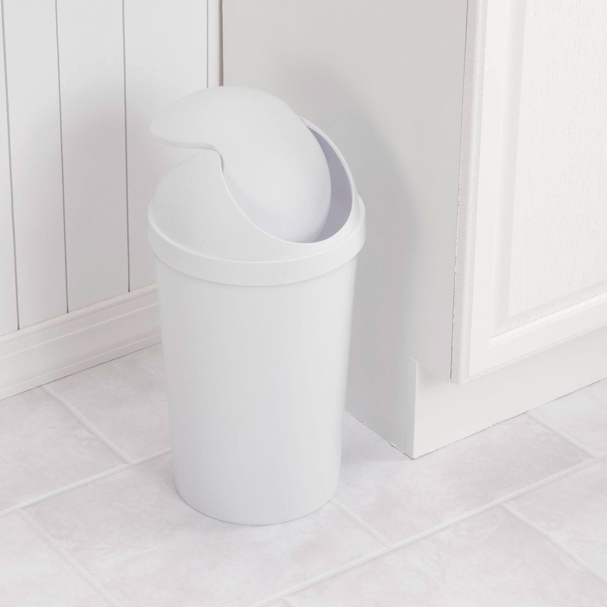White Round Swing Top Plastic Wastebasket 12-Pack R612183