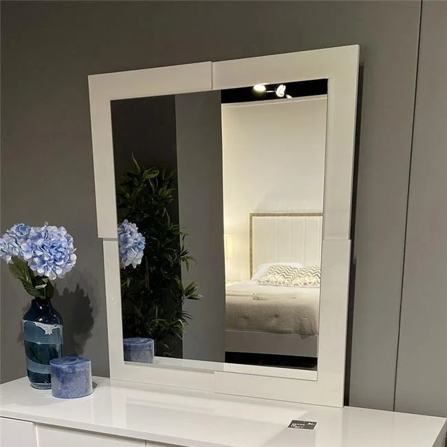 White Mirror P961884