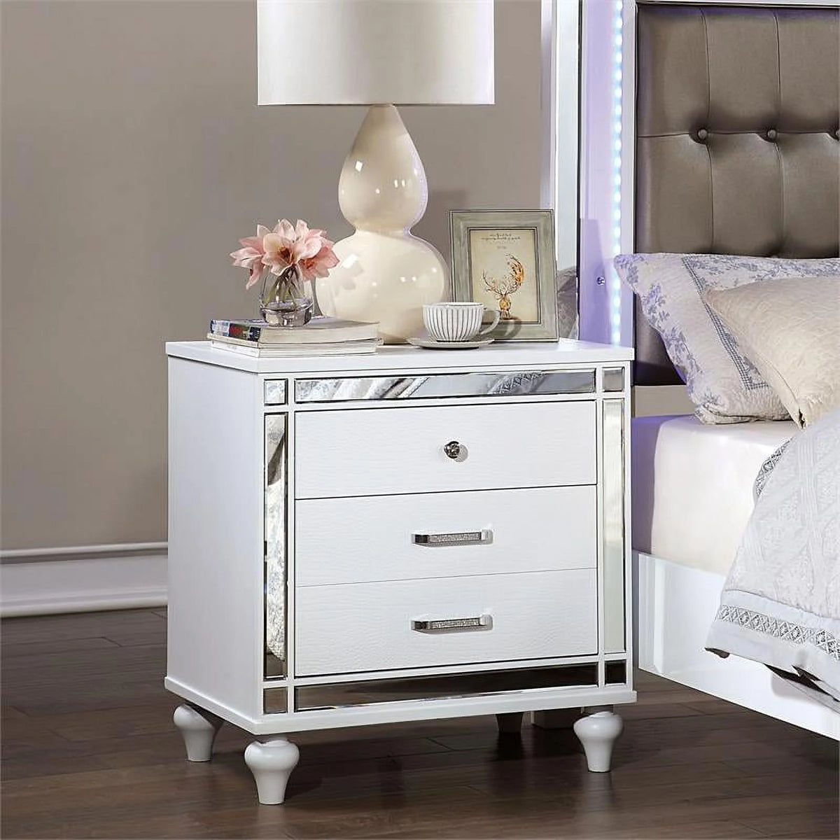 White 3-Piece Solid Wood LED Bedroom Set King O175